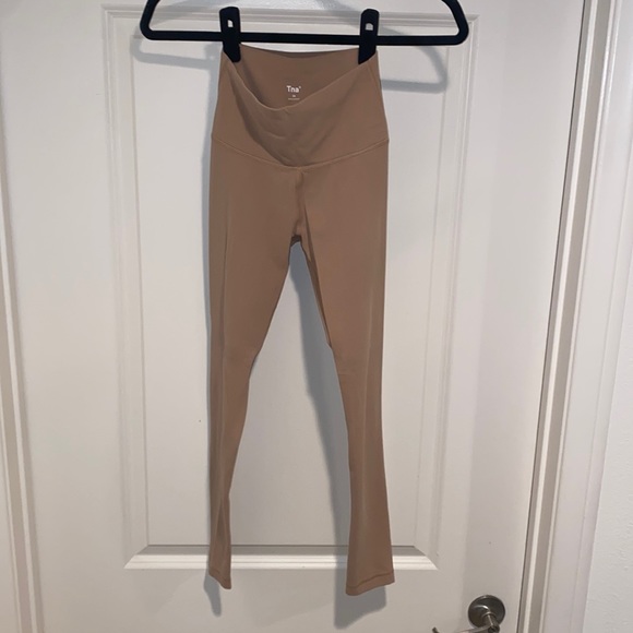 TNA Pants & Jumpsuits Aritzia Yoga Pants Poshmark